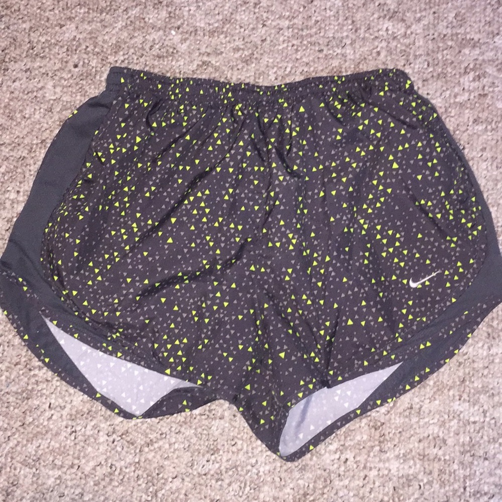 NIKE RUNNING SHORTS💚✔️